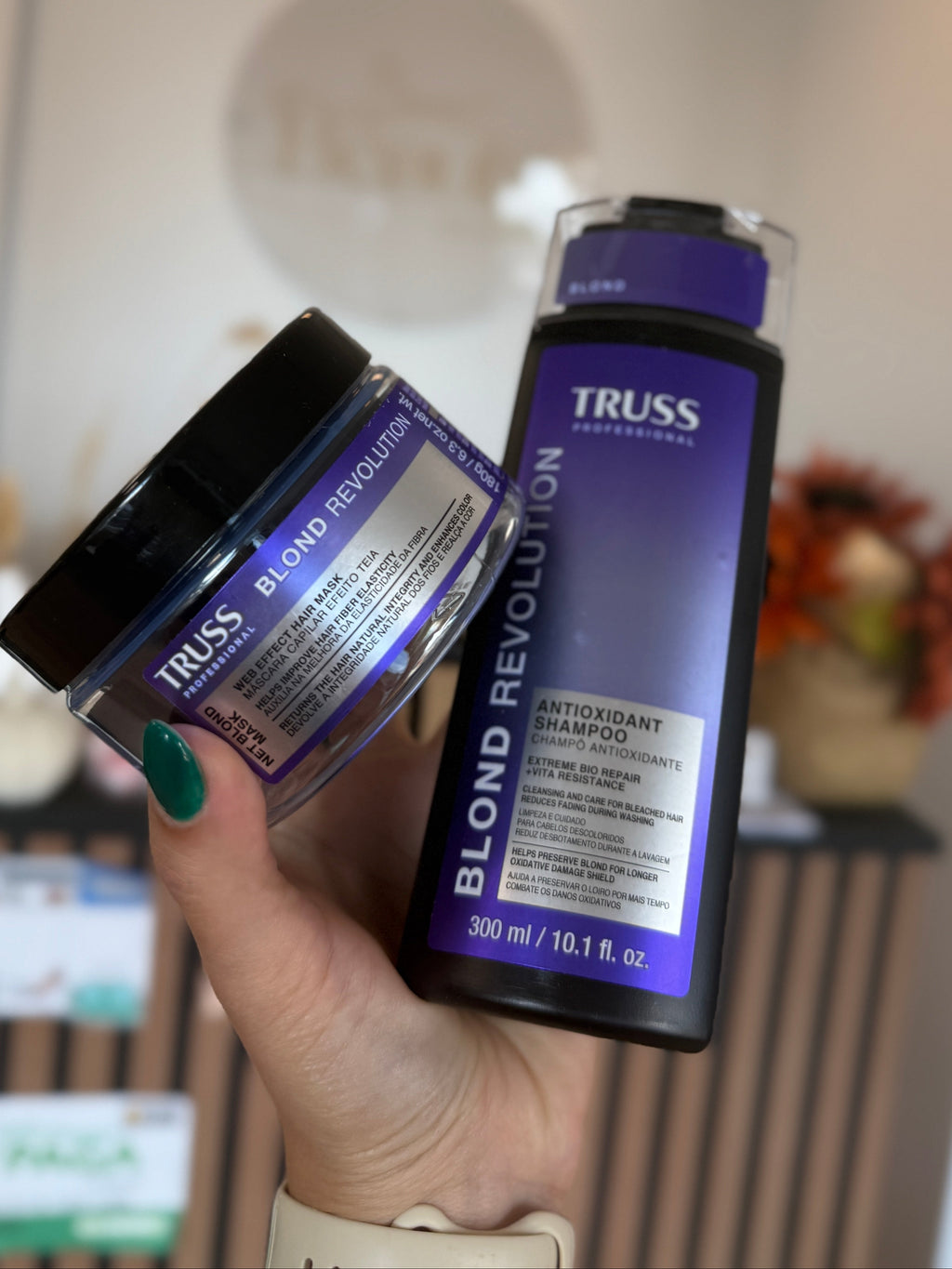 Truss Blonde Revolution Mask